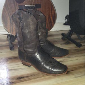 Justin Natural distressed/cracked leather boots. Model 732 - 9.5 EE U.S.